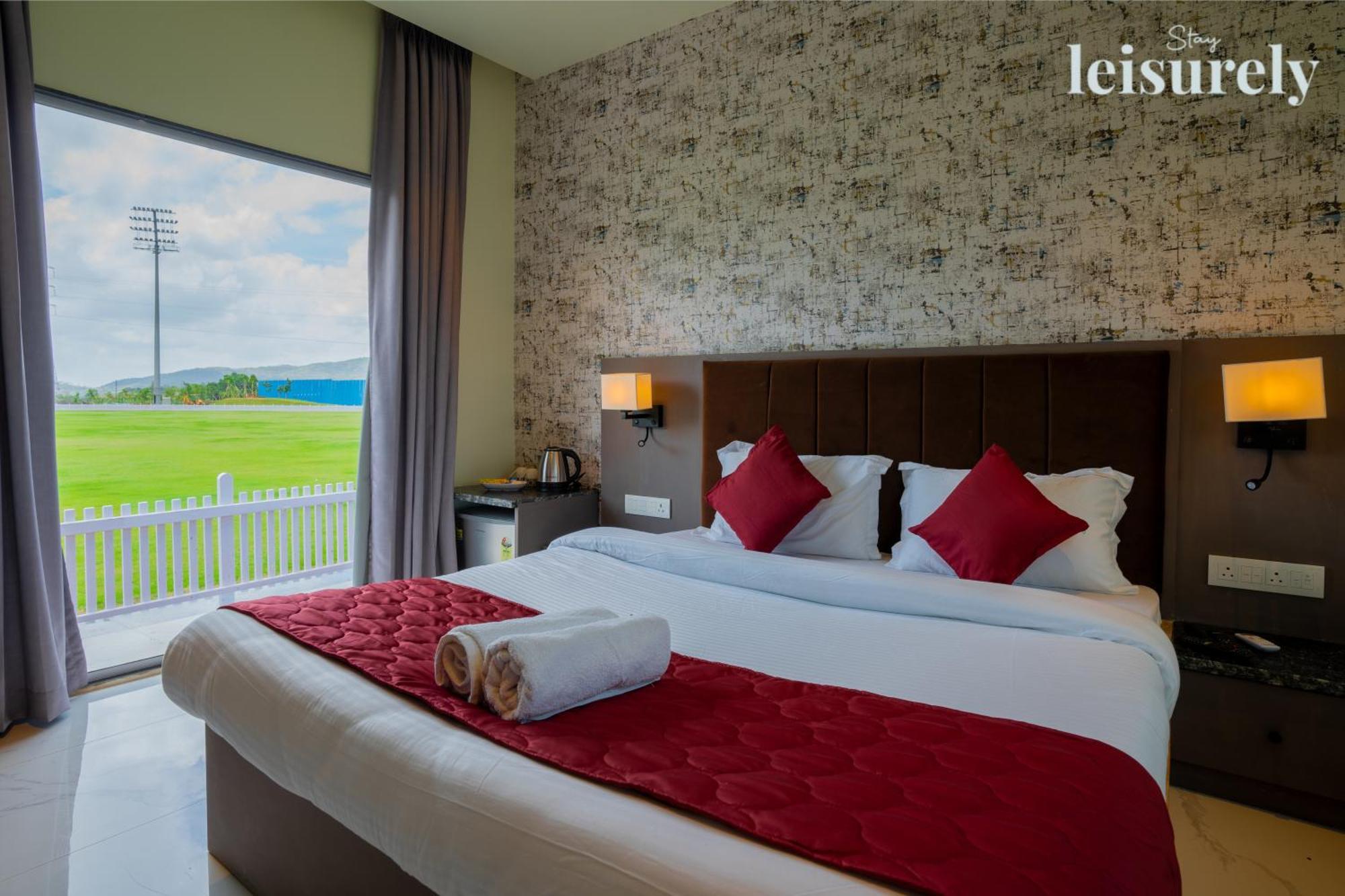 Stay Leisurely - Pavilion By The Hills, Lonavala - Stadium View Rooms エクステリア 写真