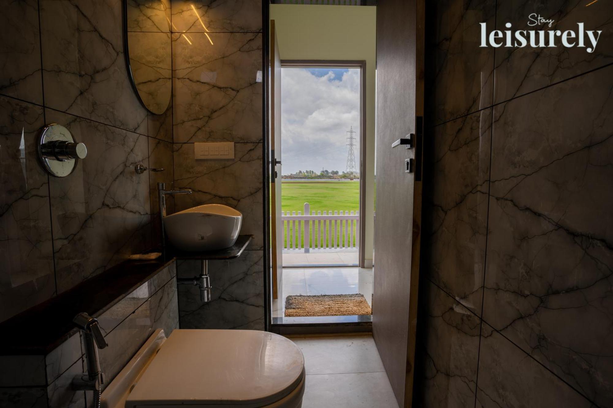 Stay Leisurely - Pavilion By The Hills, Lonavala - Stadium View Rooms エクステリア 写真