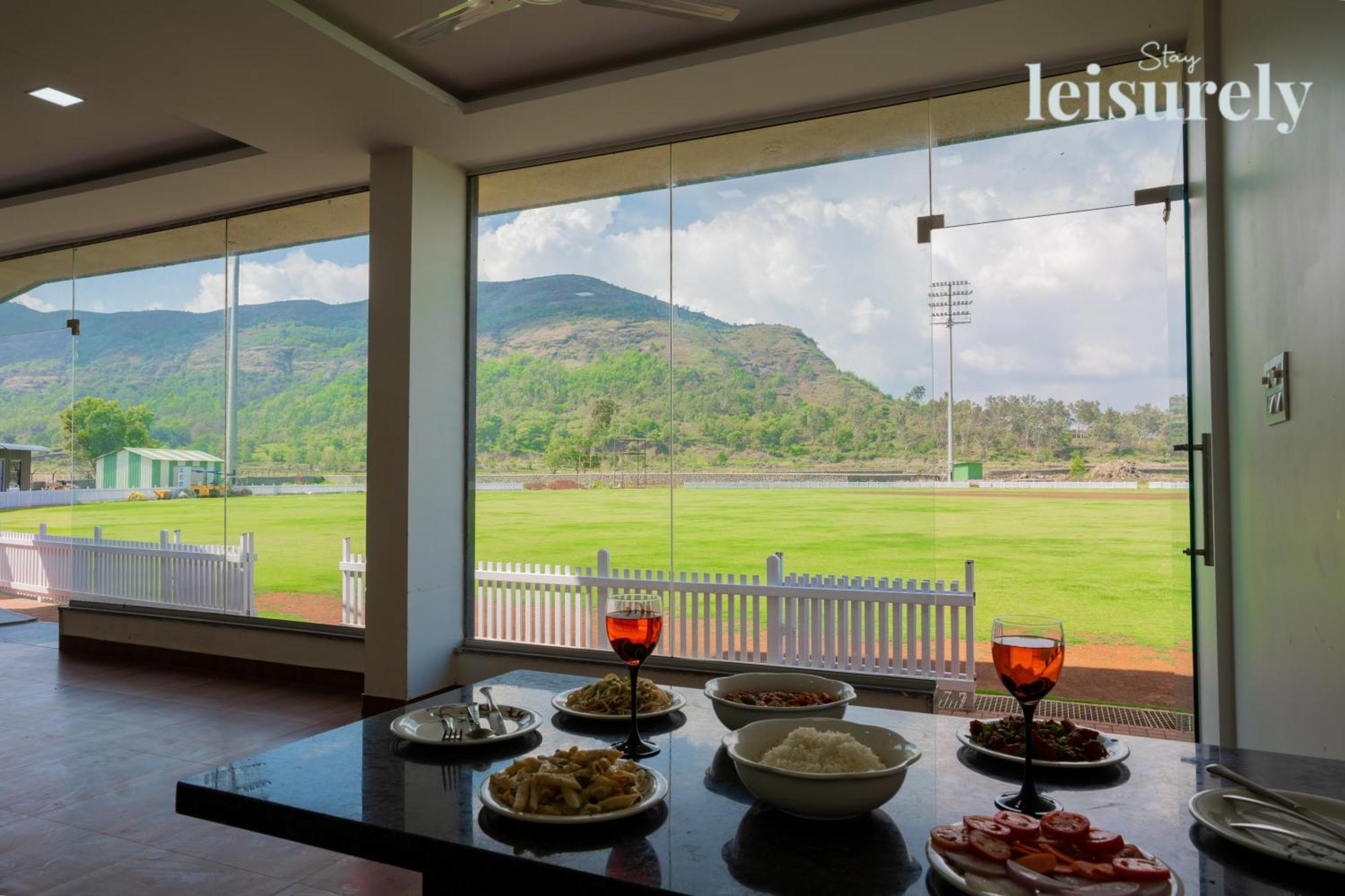 Stay Leisurely - Pavilion By The Hills, Lonavala - Stadium View Rooms エクステリア 写真