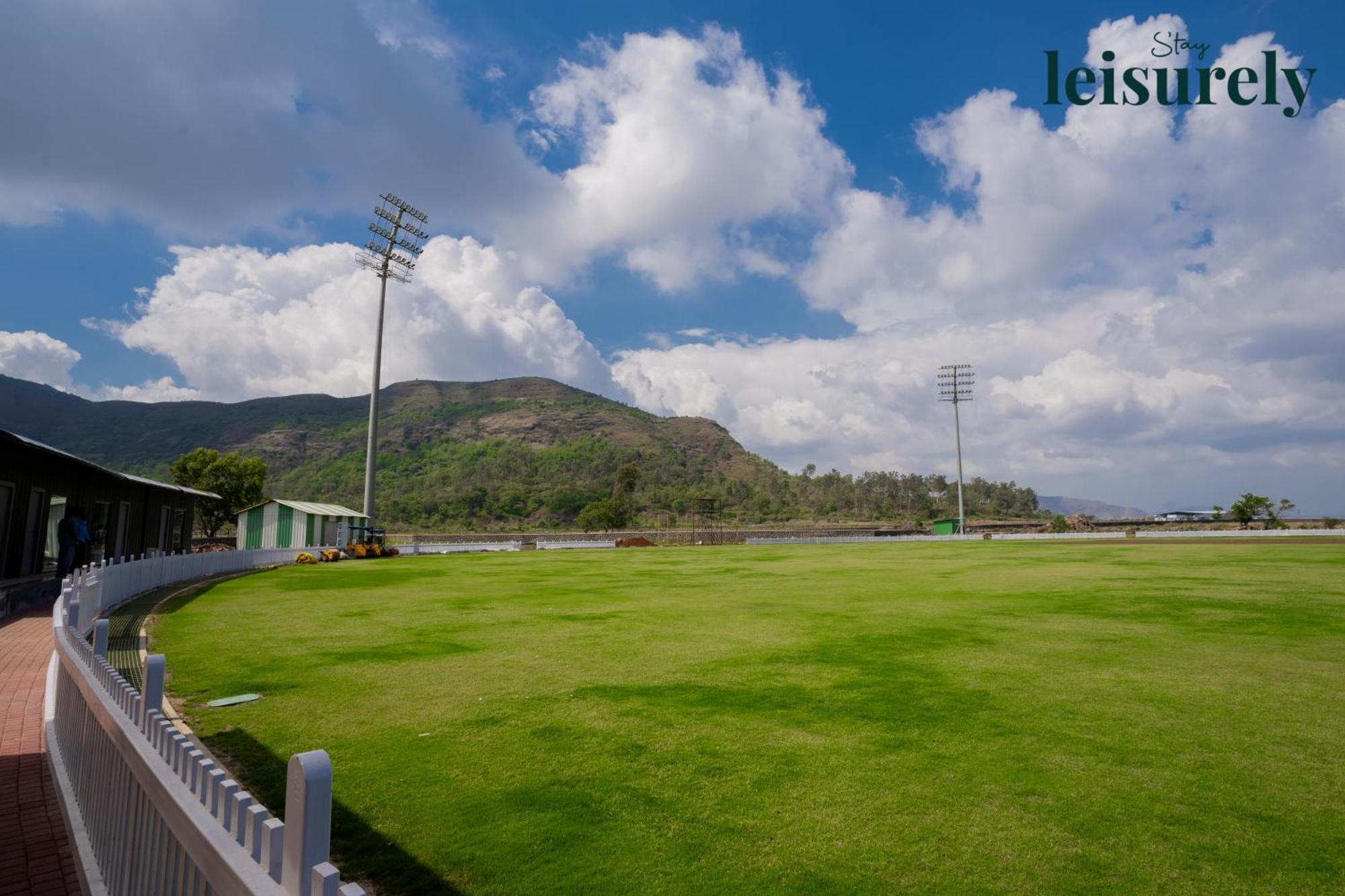 Stay Leisurely - Pavilion By The Hills, Lonavala - Stadium View Rooms エクステリア 写真